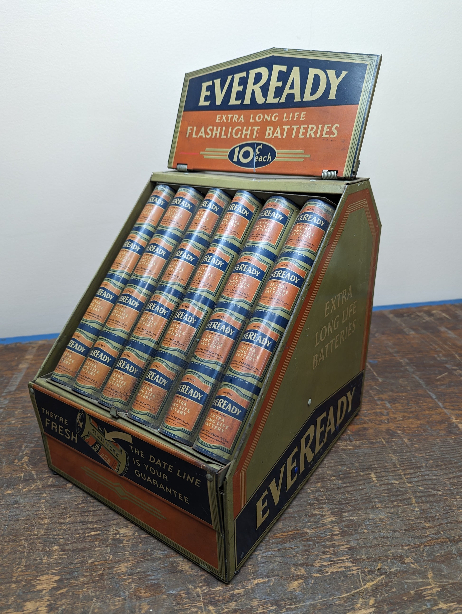 Eveready Flashlight Battery Tin Advertising Countertop Display - Matthew  Bullock Auctioneers