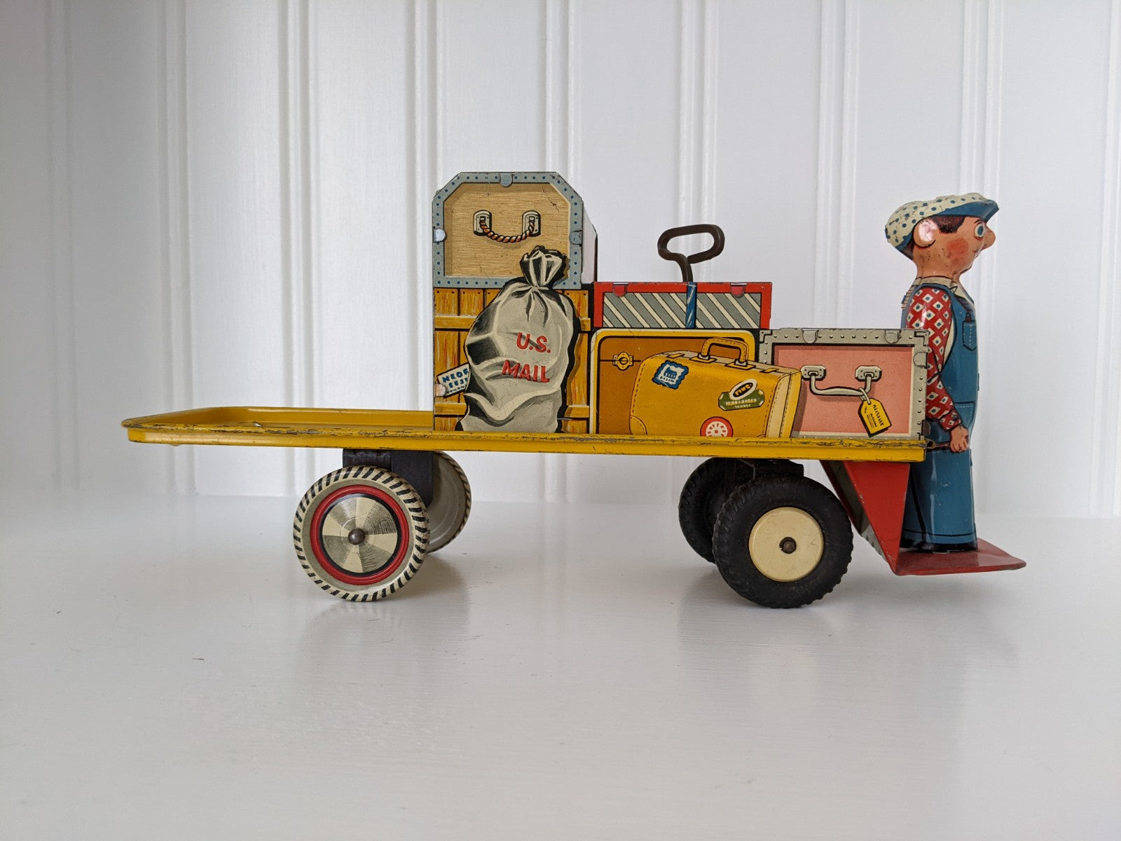 Unique Art Finnegan Luggage Carrier Tin Wind-up Toy