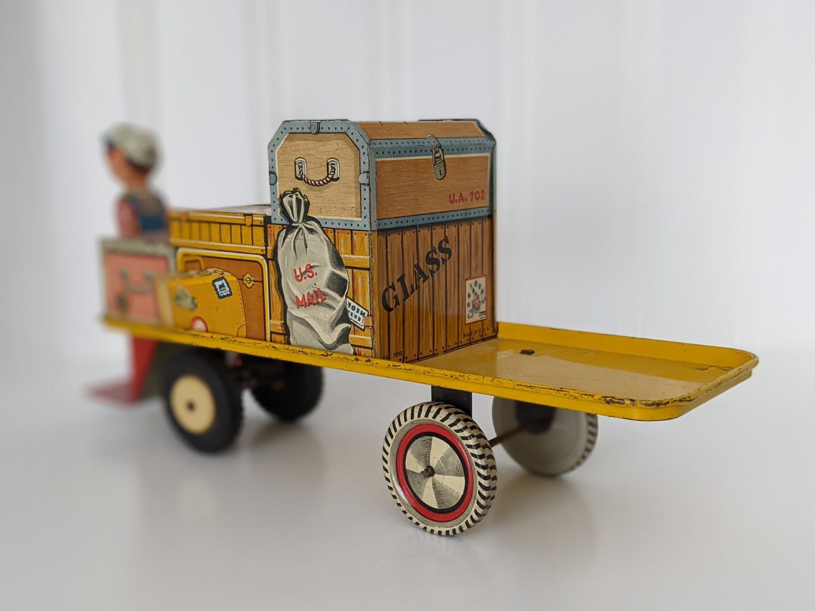 Unique Art Finnegan Luggage Carrier Tin Wind-up Toy